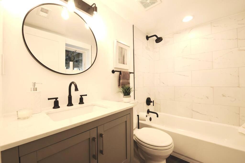 Cherry Blossom Townhouse, Easy Dc Access Washington Exterior photo